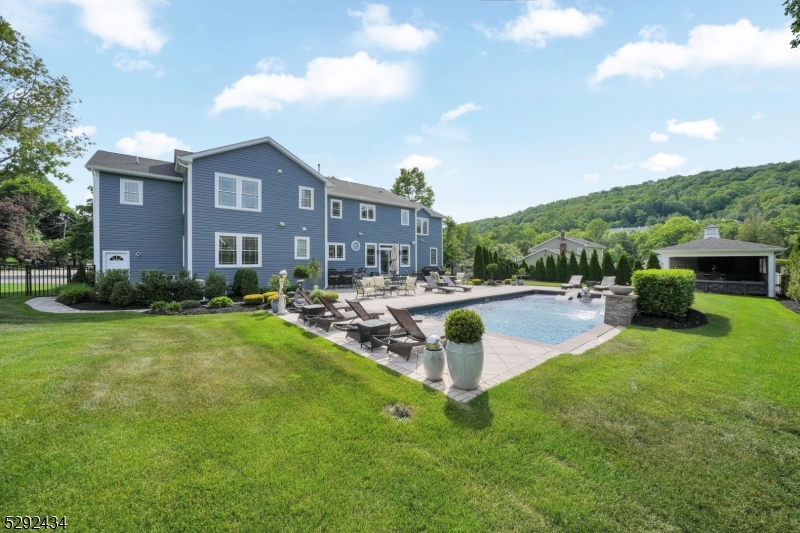 42 Saratoga Dr