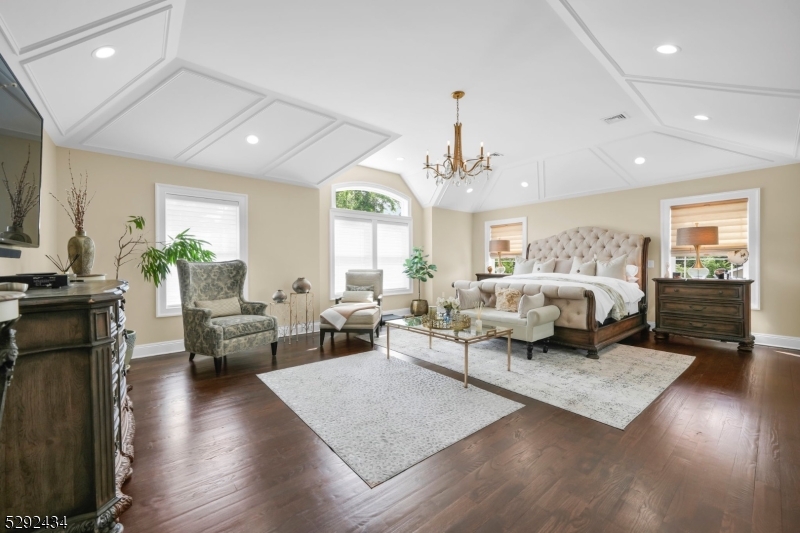 42 Saratoga Dr