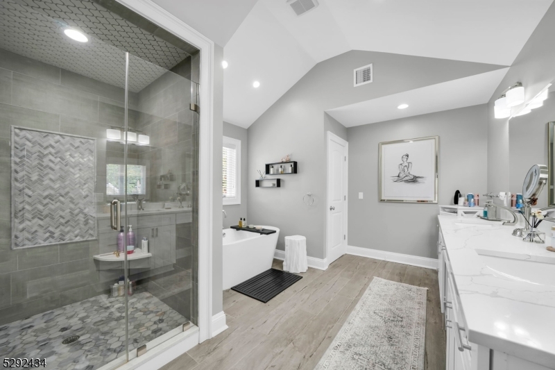 42 Saratoga Dr