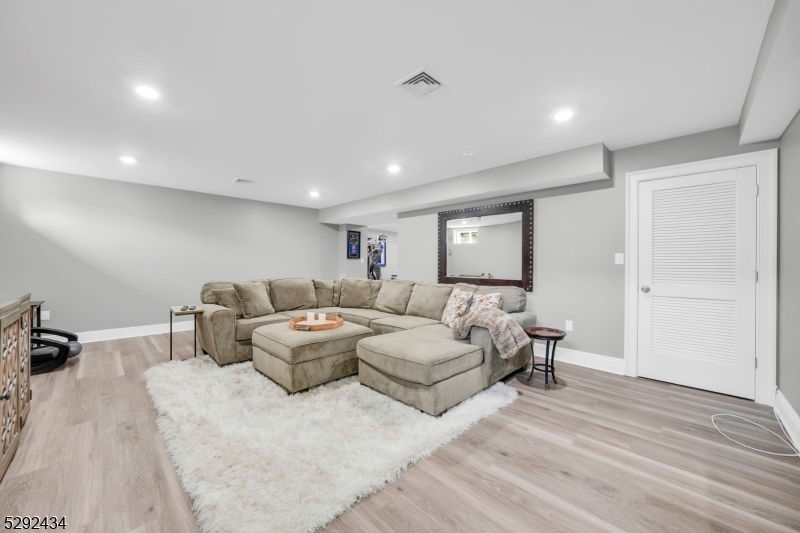 42 Saratoga Dr