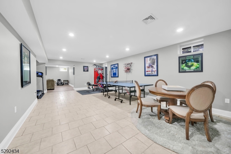 42 Saratoga Dr