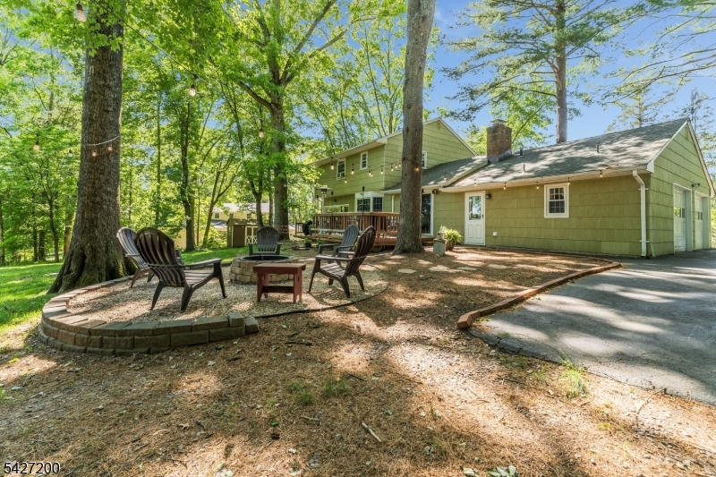 23 Country Hill Rd