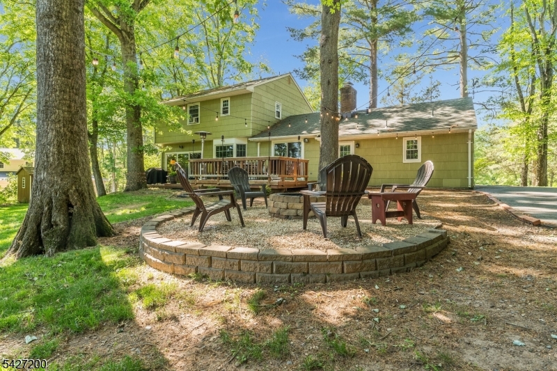 23 Country Hill Rd