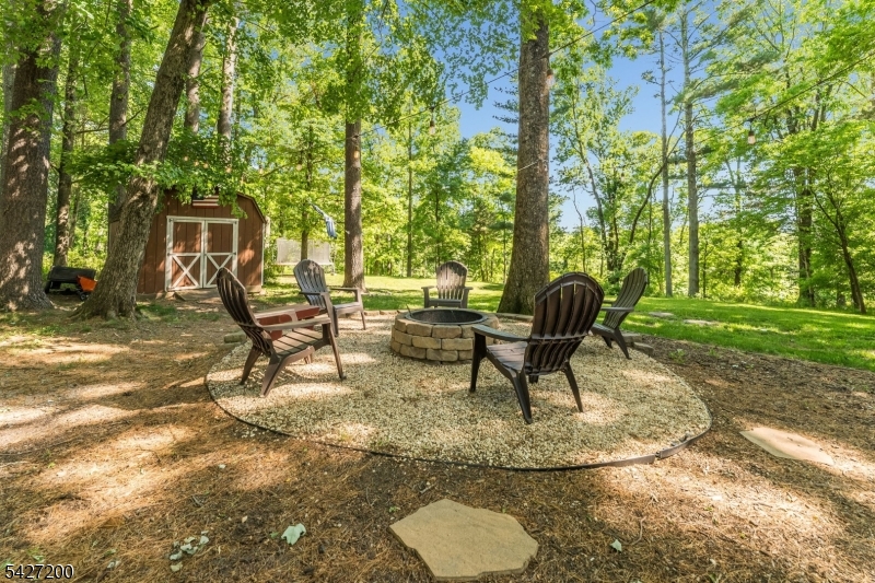 23 Country Hill Rd