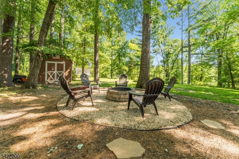 23 Country Hill Rd