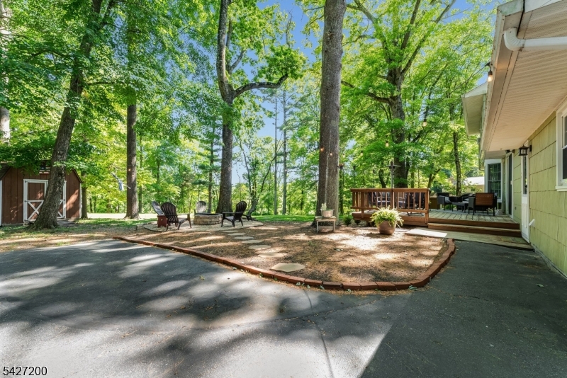 23 Country Hill Rd