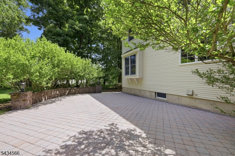 6 Janet Dr
