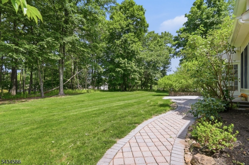 6 Janet Dr