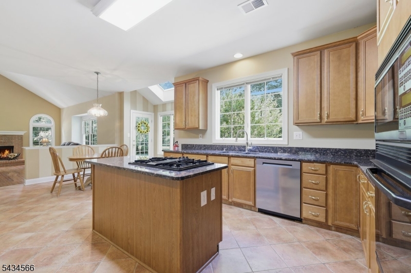 6 Janet Dr