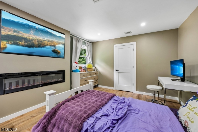 5 N Rose Ln