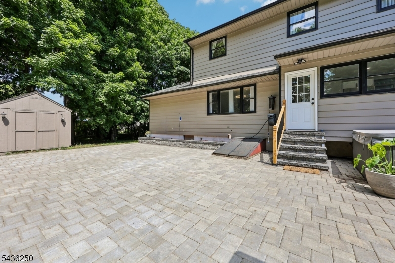 5 N Rose Ln