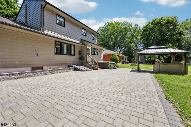 5 N Rose Ln