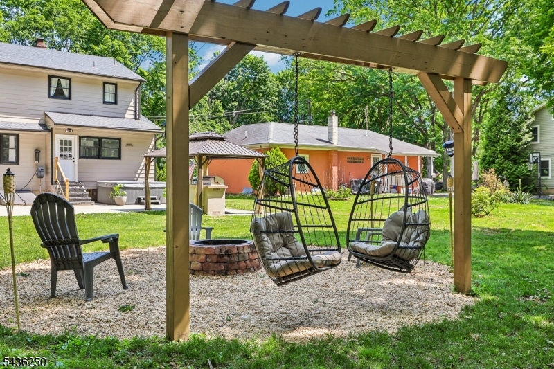 5 N Rose Ln