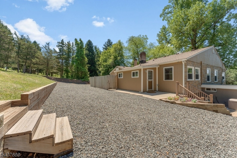 1813 Washington Valley Rd