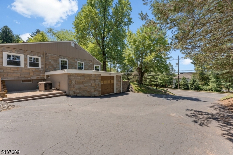 1813 Washington Valley Rd