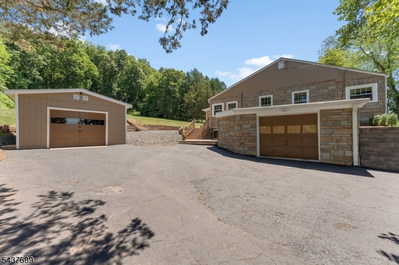 1813 Washington Valley Rd