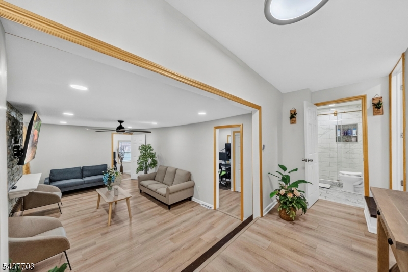 31 Monmouth Rd