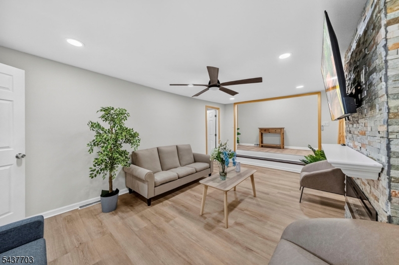 31 Monmouth Rd