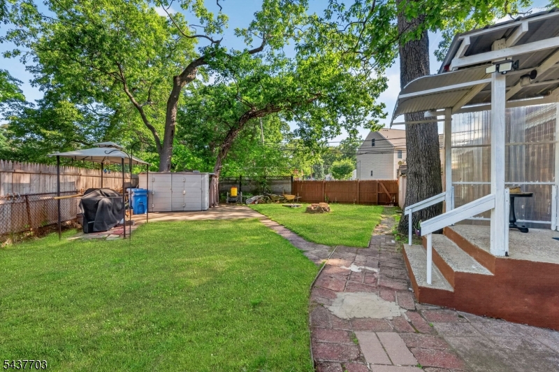 31 Monmouth Rd