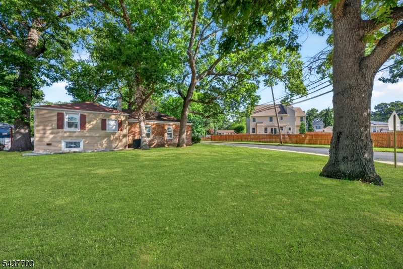 31 Monmouth Rd