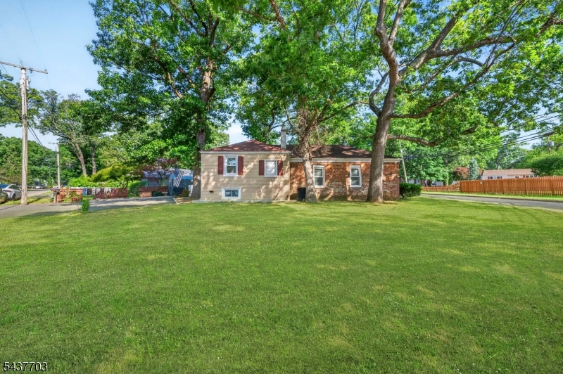31 Monmouth Rd