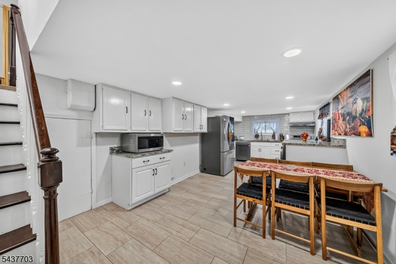 31 Monmouth Rd