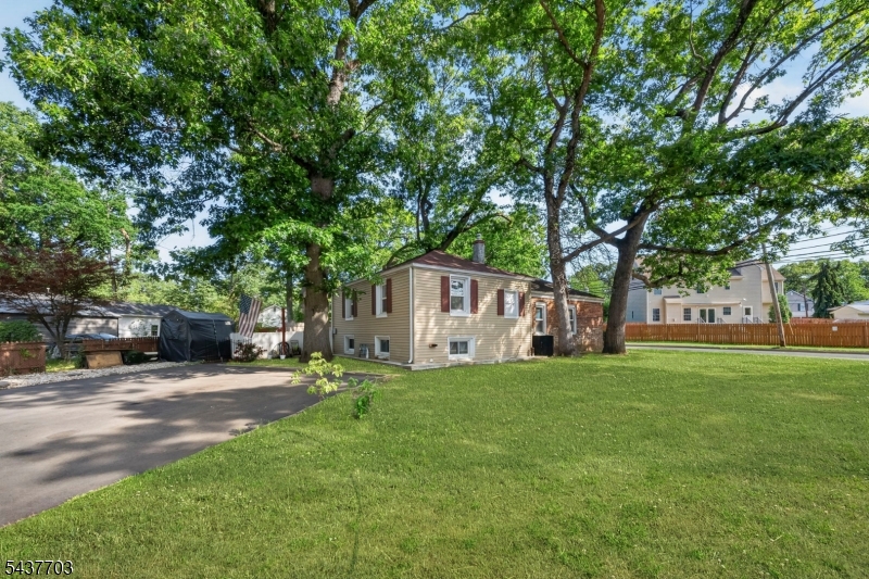 31 Monmouth Rd