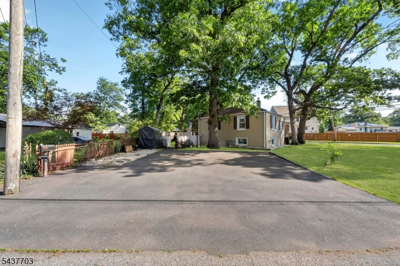 31 Monmouth Rd
