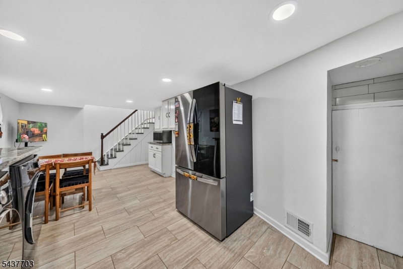 31 Monmouth Rd