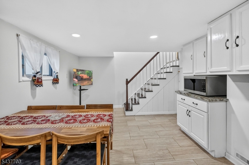31 Monmouth Rd