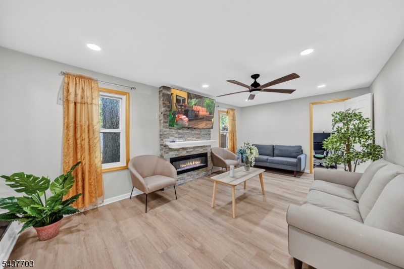 31 Monmouth Rd