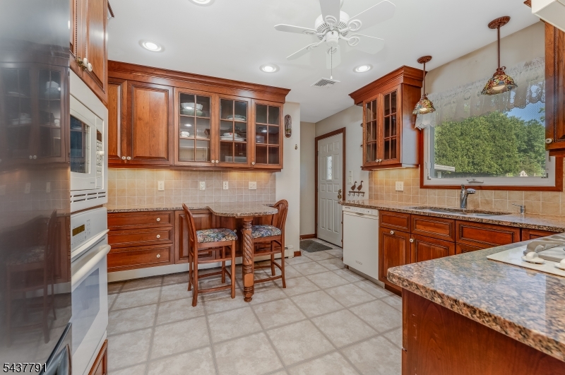 24 Hardscrabble Hill Rd