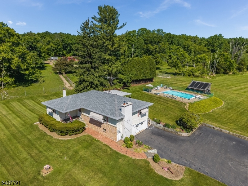 24 Hardscrabble Hill Rd