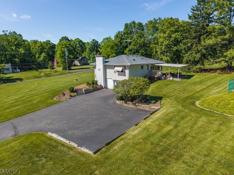 24 Hardscrabble Hill Rd
