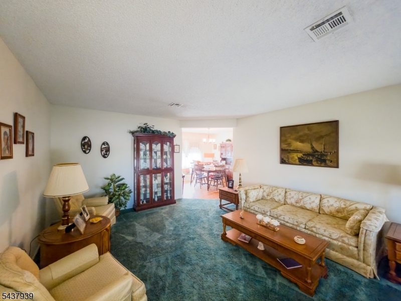 564 Old Nassau Rd