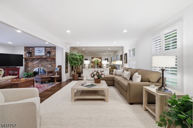 863 Papen Rd