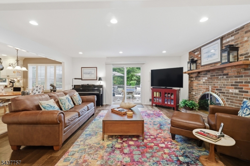 863 Papen Rd