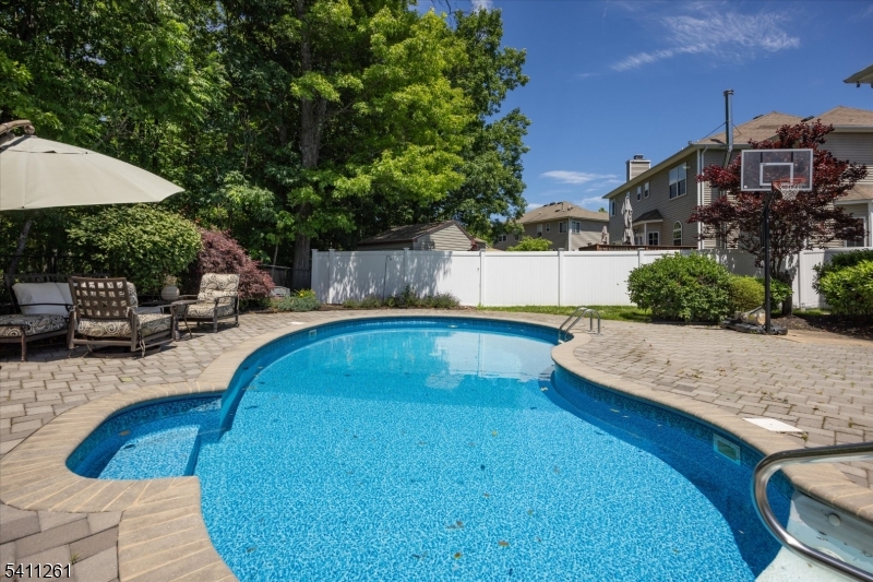 15 Winding Ridge Rd