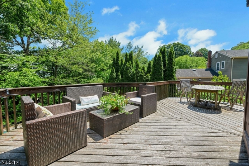 50 Crestwood Rd