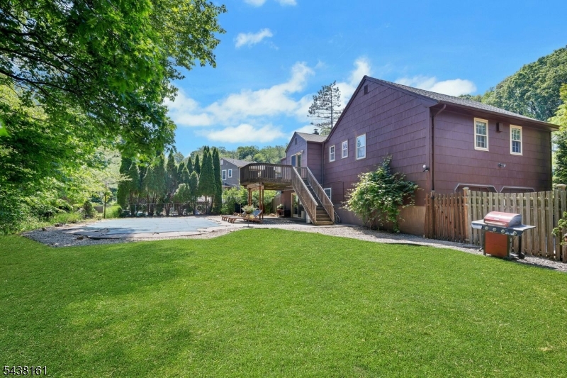 50 Crestwood Rd