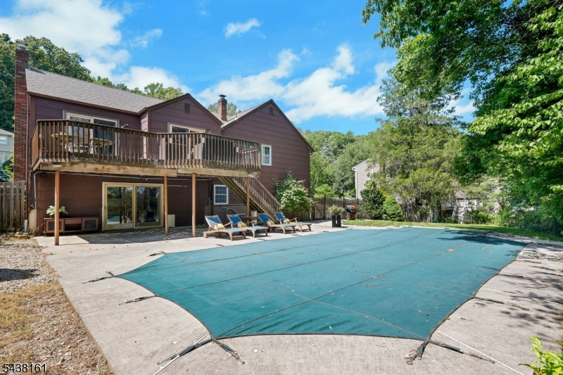 50 Crestwood Rd