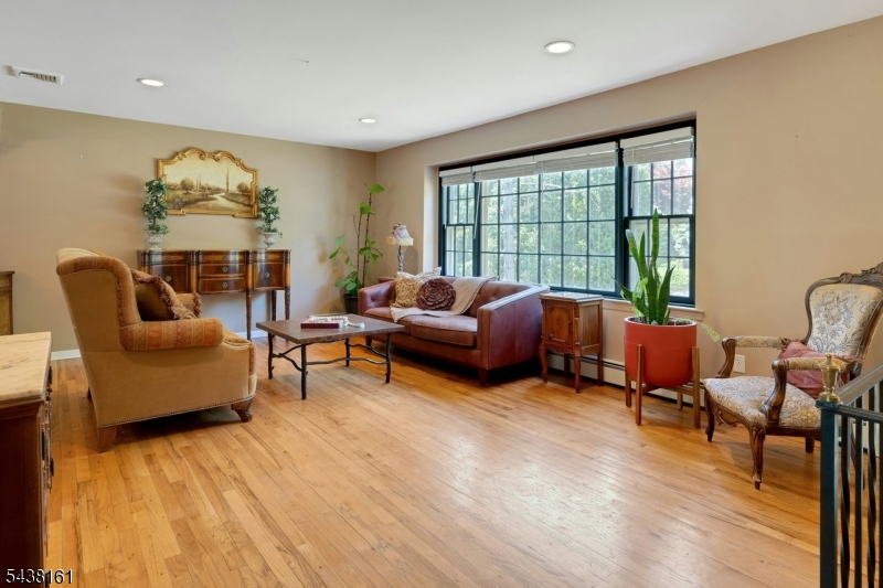 50 Crestwood Rd