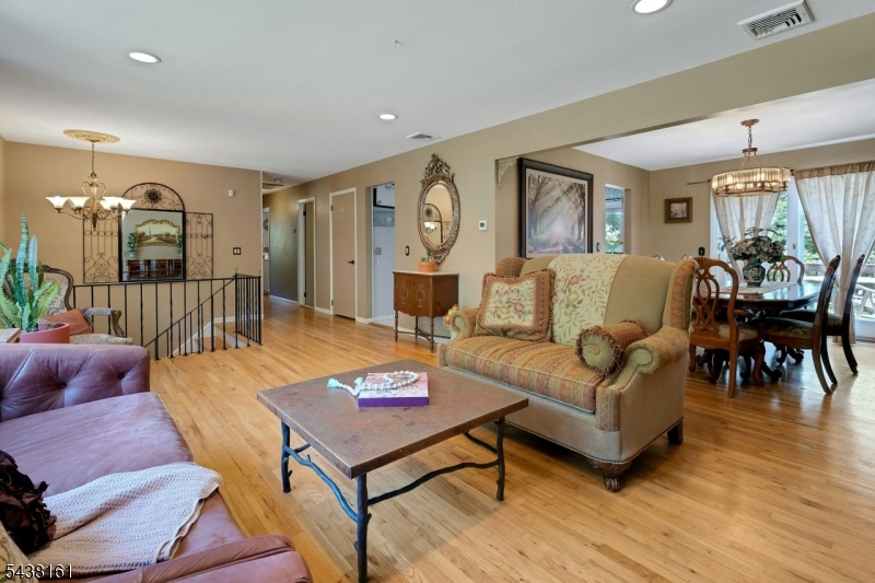 50 Crestwood Rd
