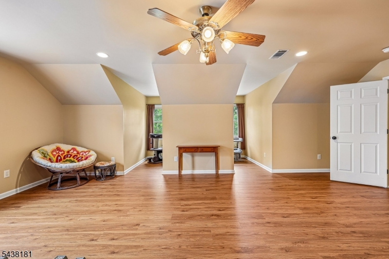 12 Meadow Ridge Rd