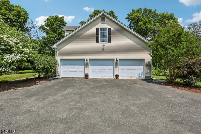 12 Meadow Ridge Rd