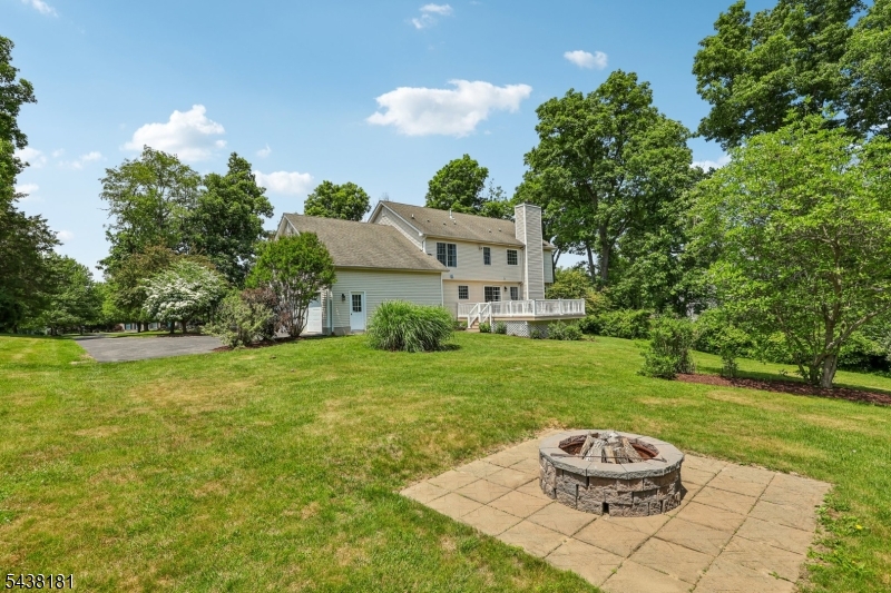 12 Meadow Ridge Rd