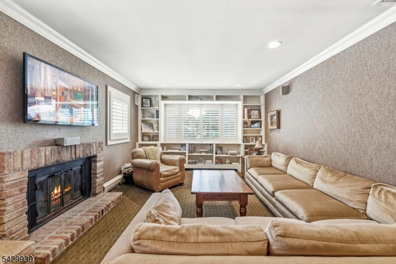 12 Wildwood Dr