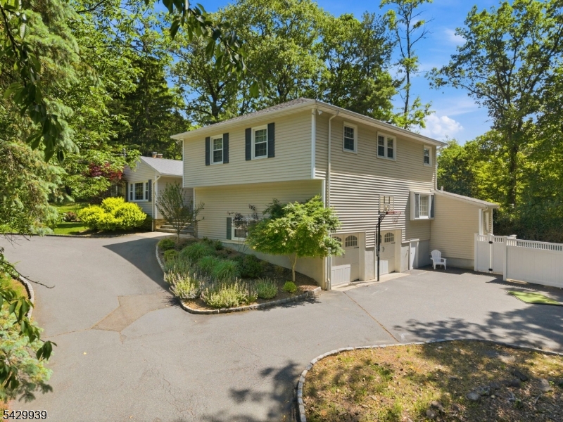12 Wildwood Dr
