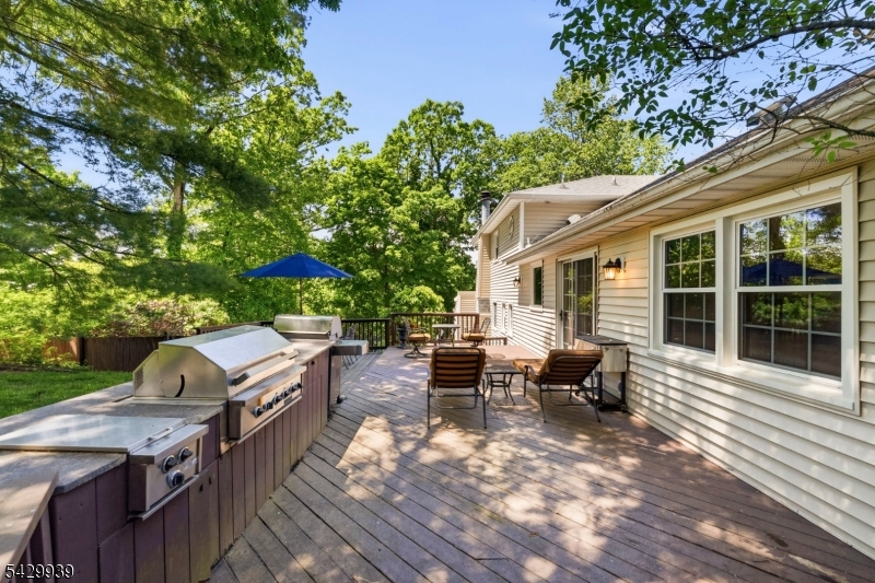12 Wildwood Dr