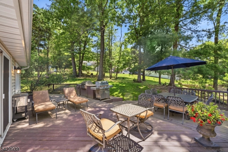 12 Wildwood Dr